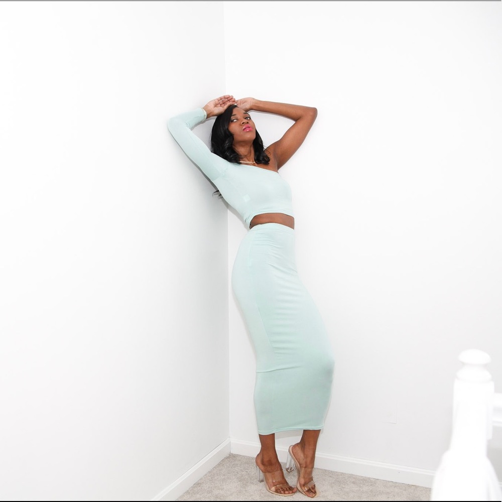 Light Green Women’s Skirtset - Picture 5 of 12